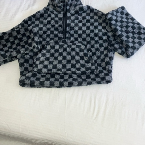No Boundaries medium checkered black gray cropped Fleece Pullover - Picture 2 of 16